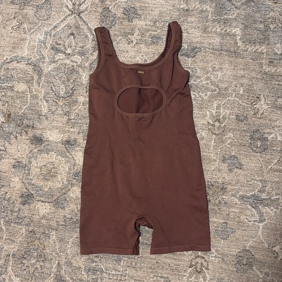 L Space Brown Ribbed Scoopneck Cutout Romper Seamless Brown Bodysuit M/L - Picture 5 of 5